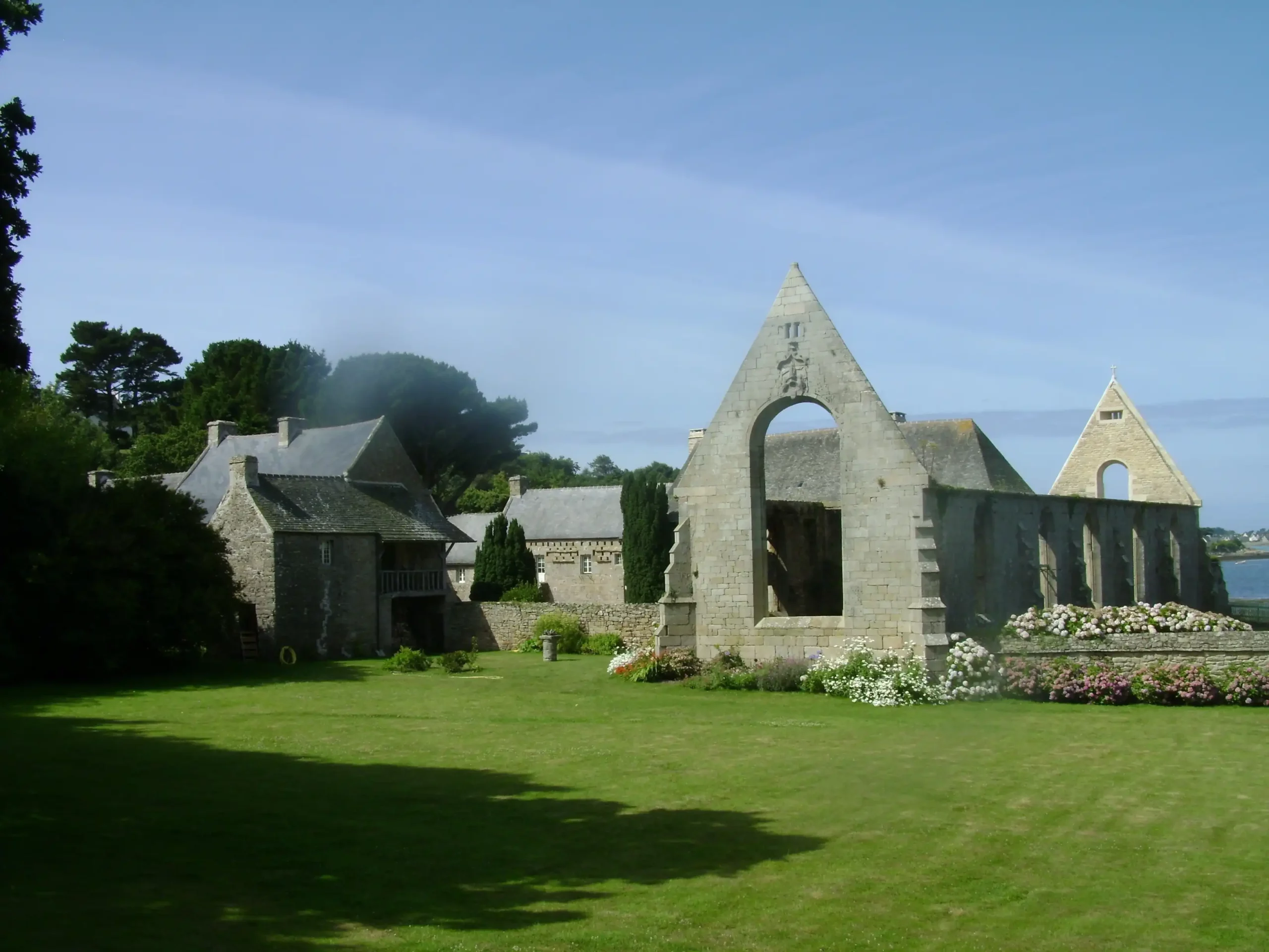 Ensemble après restauraion des pigbnons 2011